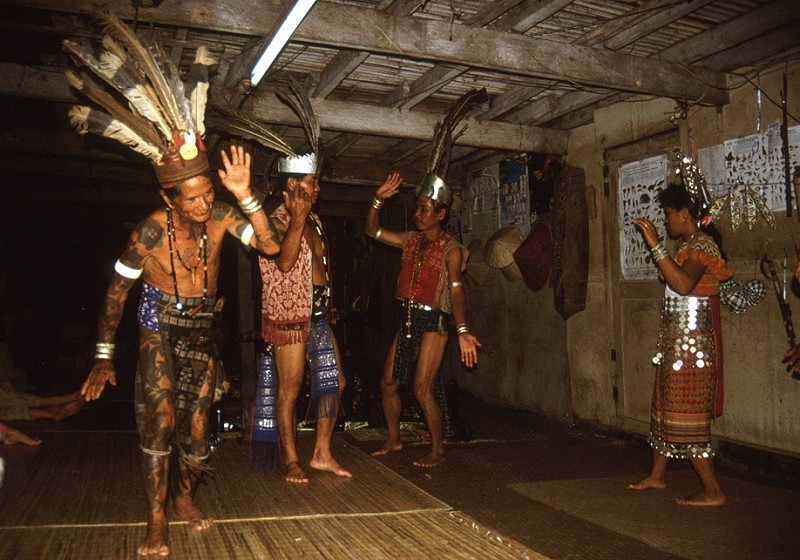 754_In de longhouse.jpg